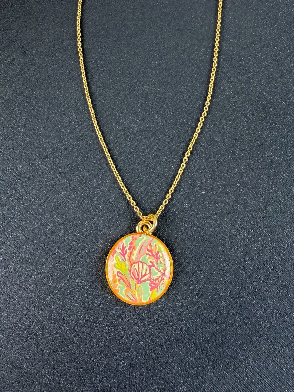 Lilly Pulitzer Necklace Gold Tone Chain Round Pendant Palm Beach Pink Green